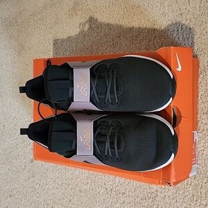 Nike Air Max Bella TR 5, Size 11, dark grey/purple. New with Box.